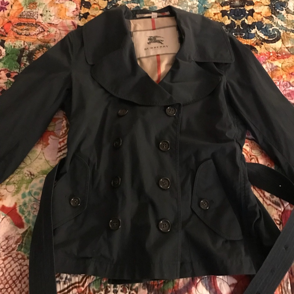 Authentic Burberry Short Trench - Size 6
